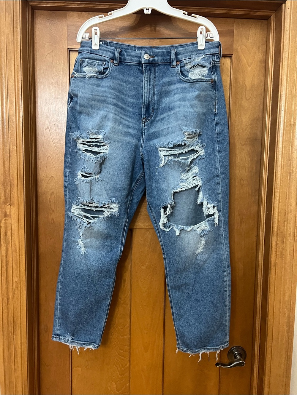 American Eagle High Waist Curvy Mom Jean Distressed Denim Size 14 SHORT